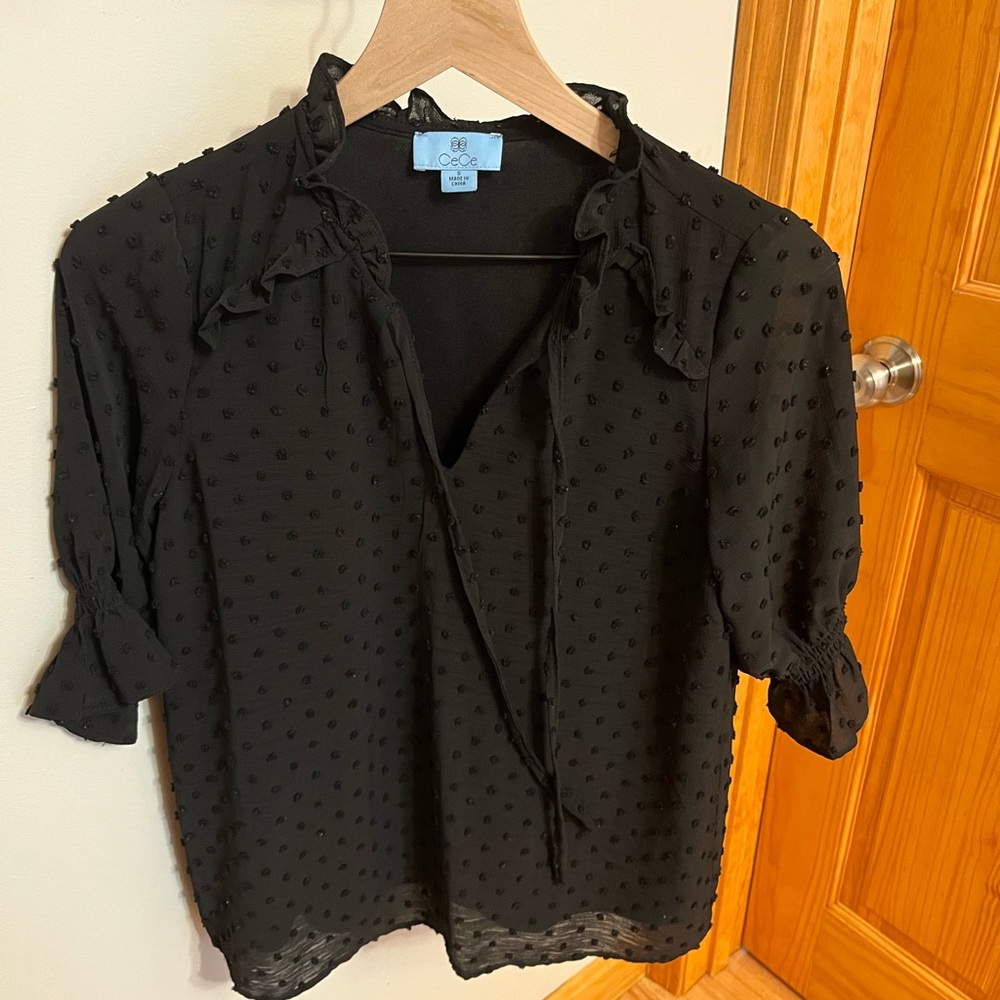 Black quarter-sleeve dress shirt